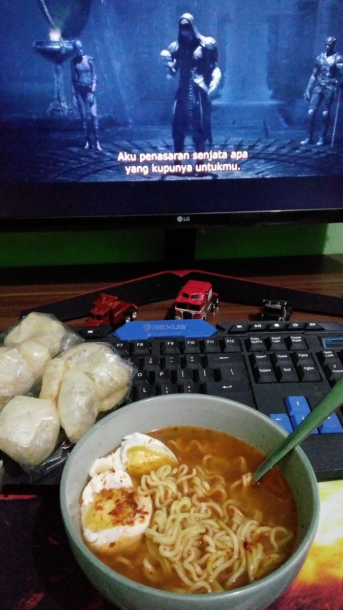 selamat sore ges.. cuaca gerimis enaknya ngindomi  pake boncabe level 30 "biar pedes kalian tetep selera mimin :')"

*dasar nitijen ~