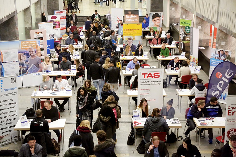 IHK_Essen's tweet photo. IHK-Azubi-Speed-Dating am 14.02.2019, ab 11:00 Uhr - eine Anmeldung ist nicht nötig. Aber: Bewerbungsunterlagen mitbringen! https://t.co/yv5GpLL1Qc