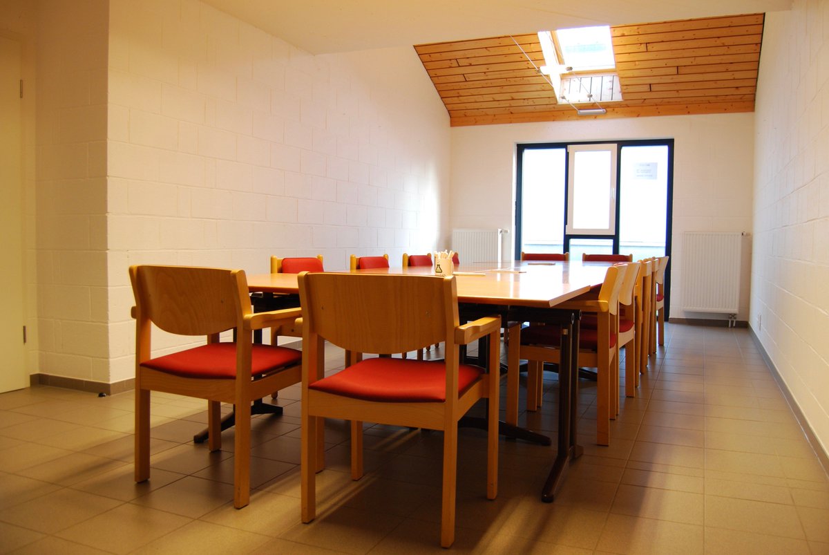 A la recherche d'une salle pour vos #réunions et #formations ? Nous avons la solution en vous proposant une salle de réunion pouvant accueillir une dizaine de personnes ! Plus d'infos, contactez nous à contact@greenlab-coworking.com 

#Coworking #Arlon #ProvLux