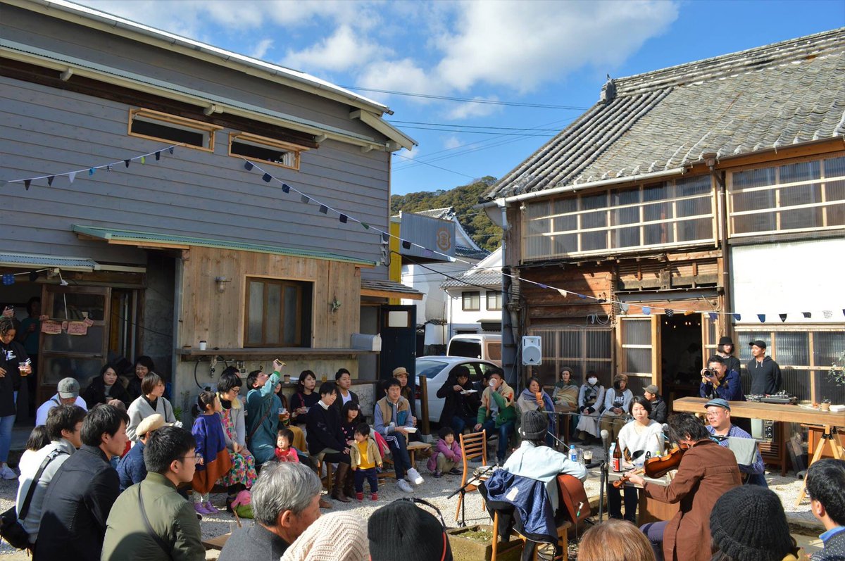 qunikidays's tweet photo. 船頭町が人を集める場所になってきています。空き家をここまで活かすのは、見事です。
音楽も最高でした!
「Irish Music Party」2019.01.14
#河野家移住計画
#後藤家移住計画
#DOCRE
#船頭マチイチ
#リノベーションまちづくり
#大分で会いましょう
#アイリッシュミュージックパーティ https://t.co/i7dtLNLGr3