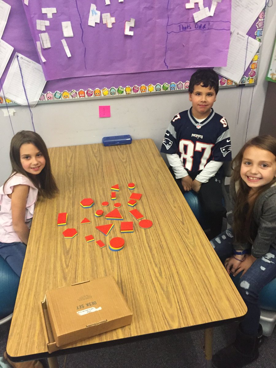 SS_SCurriculum's tweet photo. These second graders used different sorting methods in order to find what was missing. It was a clever day! https://t.co/PhOhiztkO4