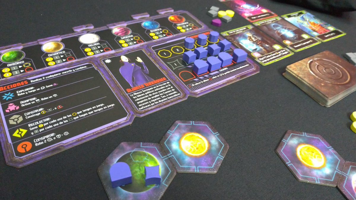#Horizons de <a href="/CrazyPawnGames/">Crazy Pawn Games</a> , otro juegazo de la linea de #NavegandoHaciaOsiris, sencillito de reglas, pero intenso y divertido, y muy importante! buenísimos componentes y precioso!