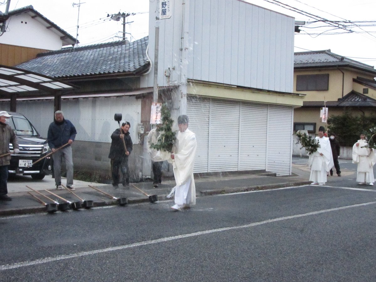 南相馬ひばりfm 火伏せ祭りの翌日となるきょう14日早朝 同じく南相馬市鹿島区の鹿島御子神社では 神主に水をかけて豊作や一年の安全を願うという 全国的にも珍しい 天燈籠 てんとうろう 祭 が開かれました 福島 南相馬 鹿島 神社 火伏せ 鎮火 南相馬ひばりfm 火伏せ祭りの翌日となるきょう14日早朝 同じく南相馬市鹿島区の鹿島御子神社では 神主に水をかけて豊作や一年の安全を願うという 全国的にも珍しい 天燈籠 てんとうろう 祭 が開かれました 福島 南相馬 鹿島 神社 火伏せ 鎮火