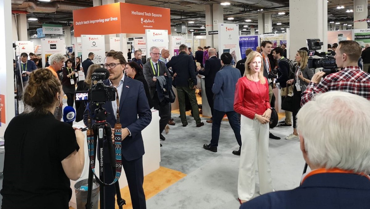 Constantijn van Oranje &amp; Mona Keijzer open Holland Tech Square at CES amcham.nl/news/constanti…