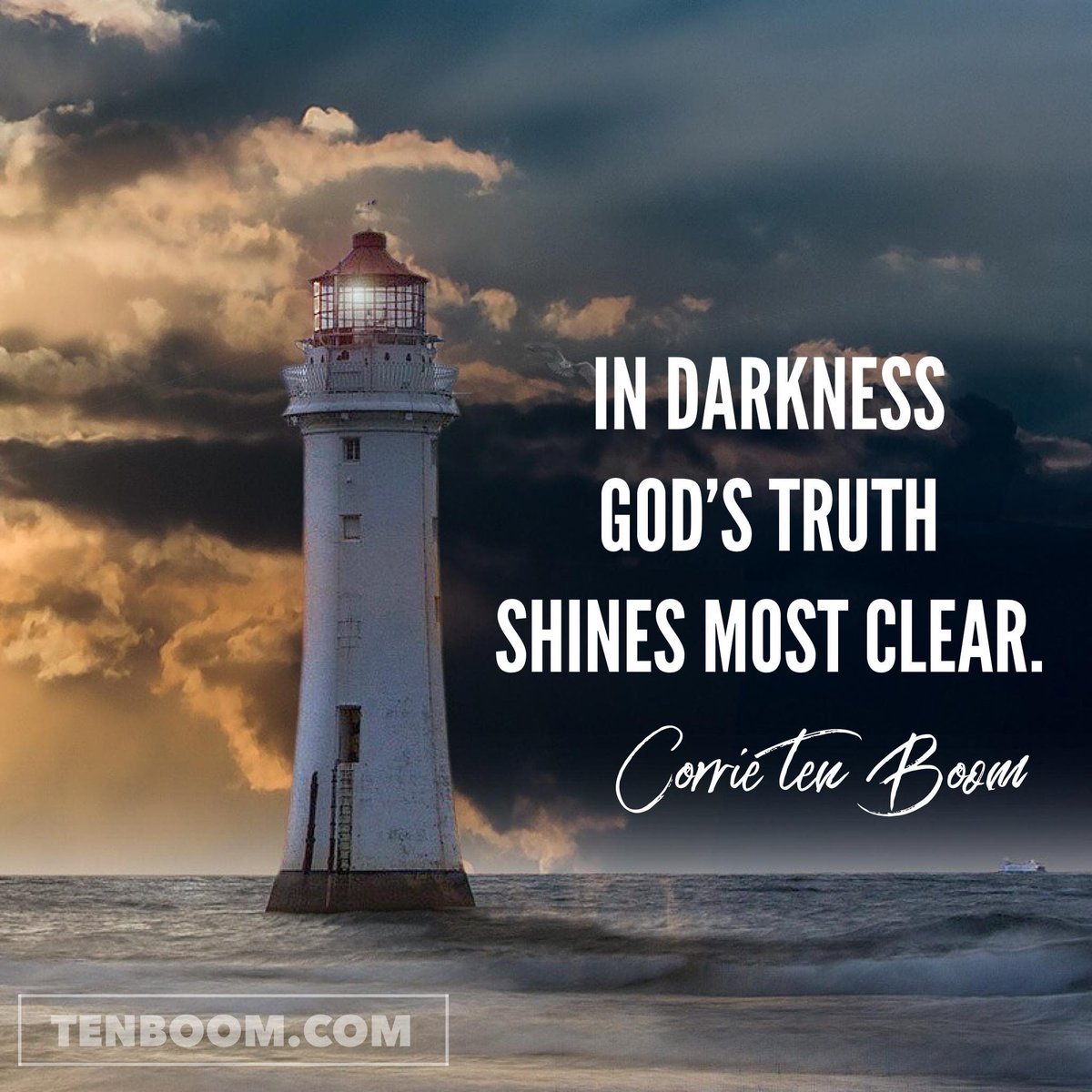 leesuzchandler's tweet photo. The Light shines brightest in the dark! May we brighten the little corner of the world where we are! #JesusIsTheLight #JesusInUs https://t.co/yLabjnU1R4