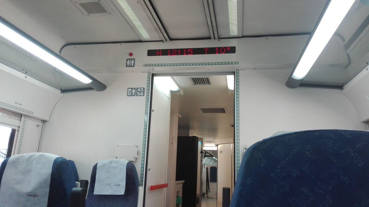 El tren 18770 Puertollano - Badajoz al poco de salir de origen ha tenido que darse la vuelta por una avería informática en el automotor. Han comunicado a los viajeros que mínimo 60 min de retraso. Seguiremos informando. De momento en Puertollano parados se encuentran.