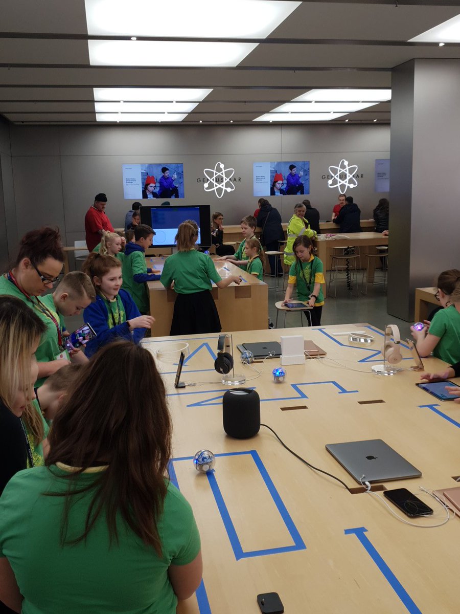 parc_primary's tweet photo. Top Class exploring coding with @Sphero #Appletoday #AppleCardiff https://t.co/iV6axqAVl1