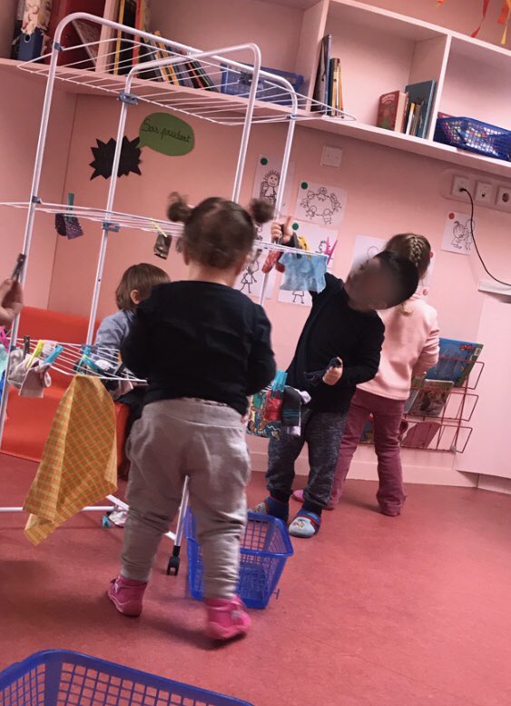 Natfab1's tweet photo. Ateliers d’inspiration #Montessori Étendre le linge #crècheDeSarreguemines #labulleenchantée #grandir @Creches_LPCR @celia1089 https://t.co/MfbXhUfpQE