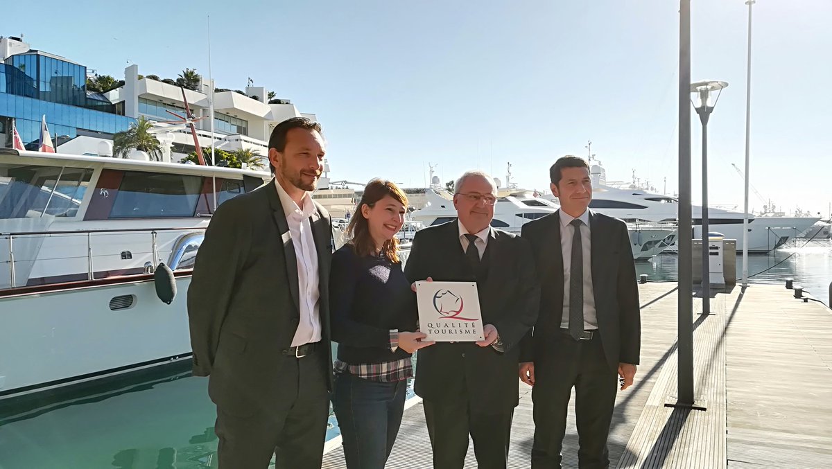 CCIpresse06's tweet photo. Photo de famille#qualitetourisme06 pour #VieuxportdeCannes. Un grand bravo ! https://t.co/sDV0hrXZNG