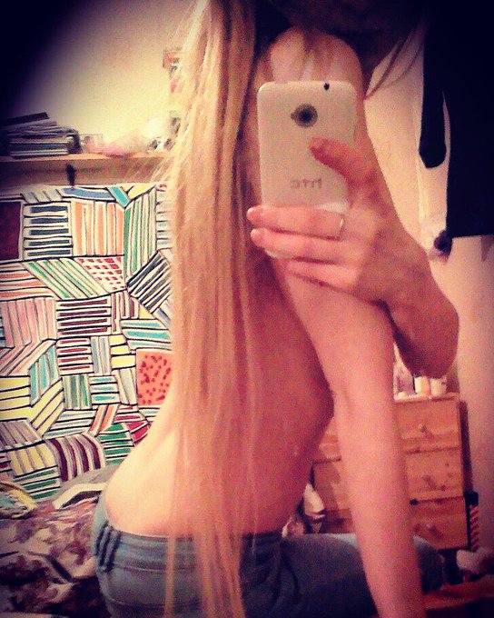 Мммм, сладкий ❤️ скучаю по вам, заходите в чат ☀️ #evellincat #hair #phone #love https://t.co/Z3VGJe<a href="/tag/love"class="tags"><span>#love</span></a><a href="/tag/hair"class="tags"><span>#hair</span></a><a href="/tag/phone"class="tags"><span>#phone</span></a><a href="/tag/evellincat"class="tags"><span>#evellincat</span></a>