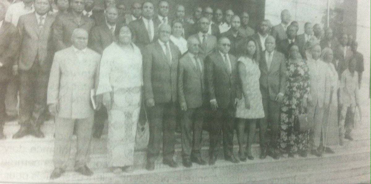 Photo de famille des membres de la #Commission_nationale_des_Droits_de_l_homme et le #Ministre #Aimé_BININGA, Ministre de la #Justice et des #Droits_humains et de la #Promotion des #Peuples_autochtones.