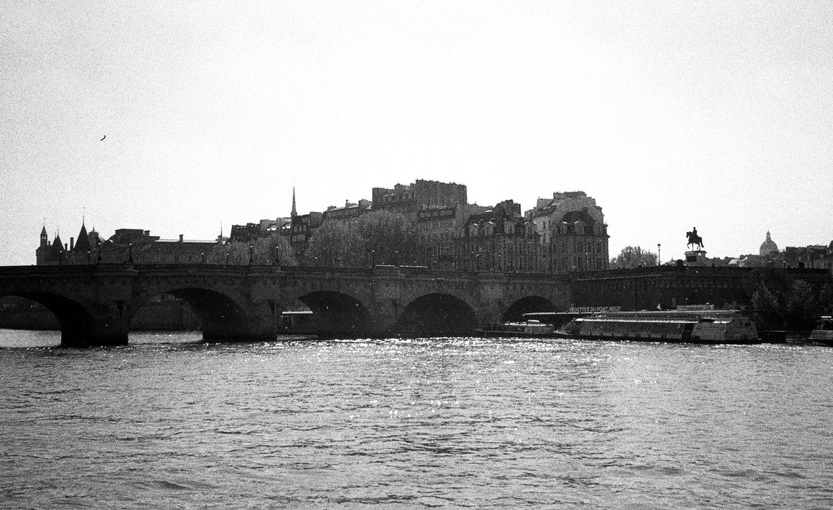 WandersWorldly's tweet photo. J'aime Paris ❤️ As beautiful as this trip was, I found it quite expensive. If I were to do it again I’d use social media for some tips on budgeting and finding inspiration for places to eat and visit. Take a look at these film photos of the trip.#worldlywanders #paris #filmphoto https://t.co/PrdRCkAXUN