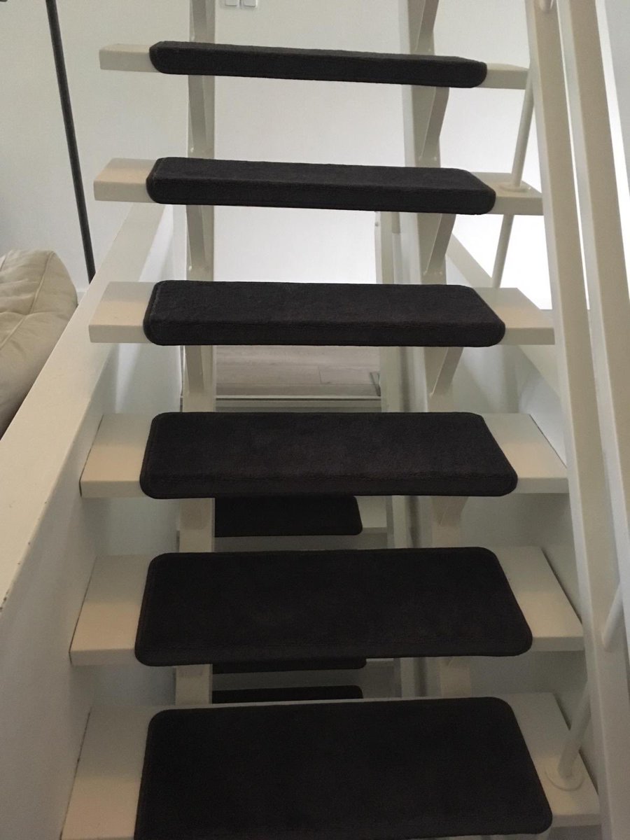 Hopla. De trap opnieuw bekleed met trapmatten van Elite. elitetrapmatten.nl