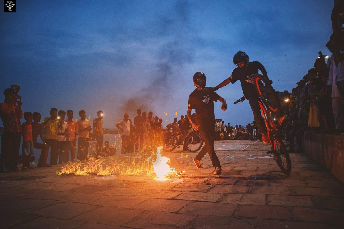 abhishekvrz's tweet photo. YOU ARE MAGIC.
DON'T EVER APOLOGIZE FOR THE FIRE IN YOU.
TRICKS INTRO #1
TRICK NAME- CYCLONE WHEELIE
MAN BEHIND THE CAMERA- @sumitvbs (Sparky Photography)
FOLLOW @TheTeamVRz FOR SOME DOPE POSTS
#teamvrz #mtbfreestyleriding #saynotostunts #LifeOnOneWheel #trickintro #wheelie https://t.co/OeSNg1D2Av