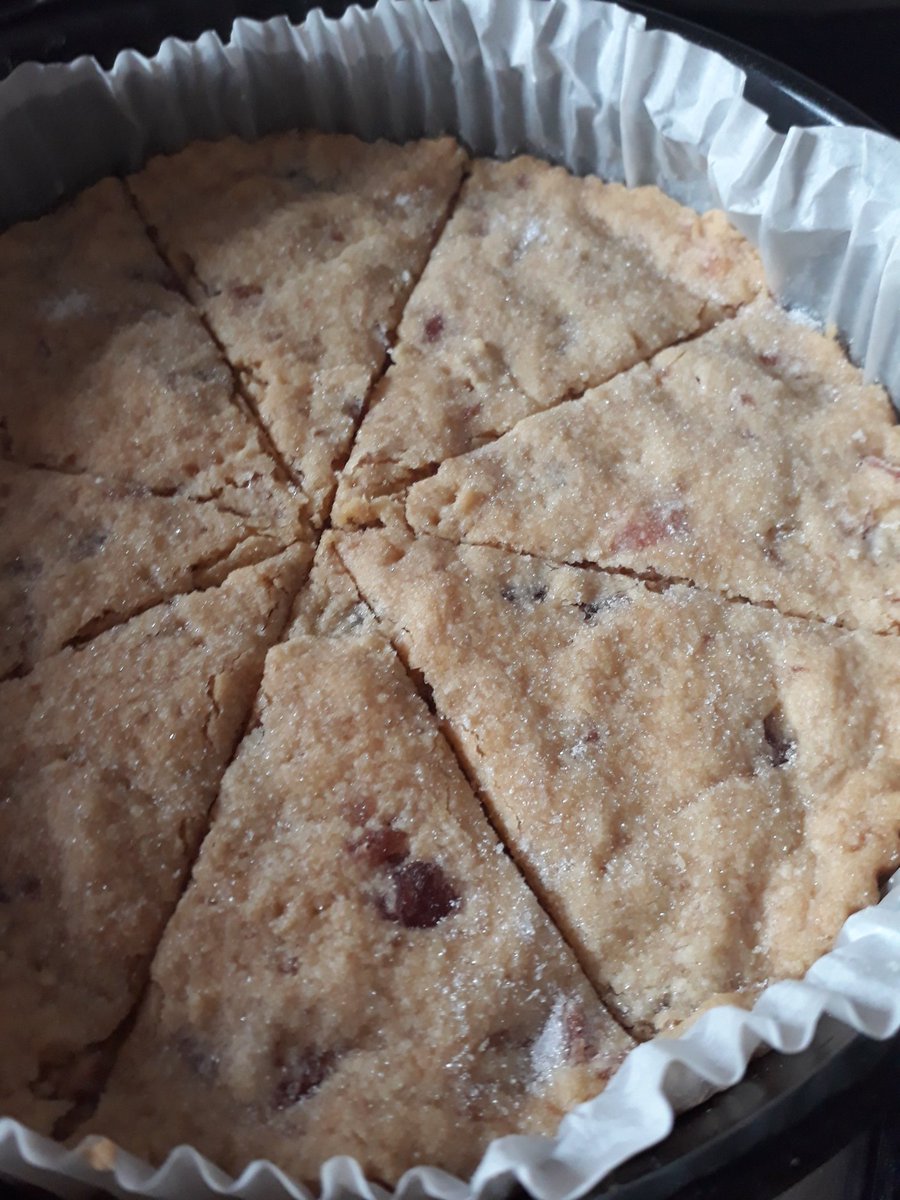 foxyflic's tweet photo. #BeenBaking.
Cherry Shortbread &amp; Apple  + saltana Flapjack.
#JustCallMeMaryBerry https://t.co/rrXZuzd61f