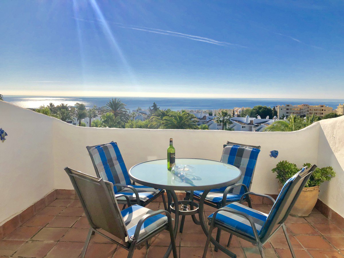 AlphaMarbella's tweet photo. Charming apartment with impressive sea views in Calahonda. So close to the beach and such a great price! Click the link and check it out!

#Spain #RealEstate #bargain #NewHomes #Marbella #Spain #Malaga #apartments #investment #HomeAwayFromHome #homedecor 
https://t.co/NMWFemzUFw https://t.co/wDWiyf0fDO