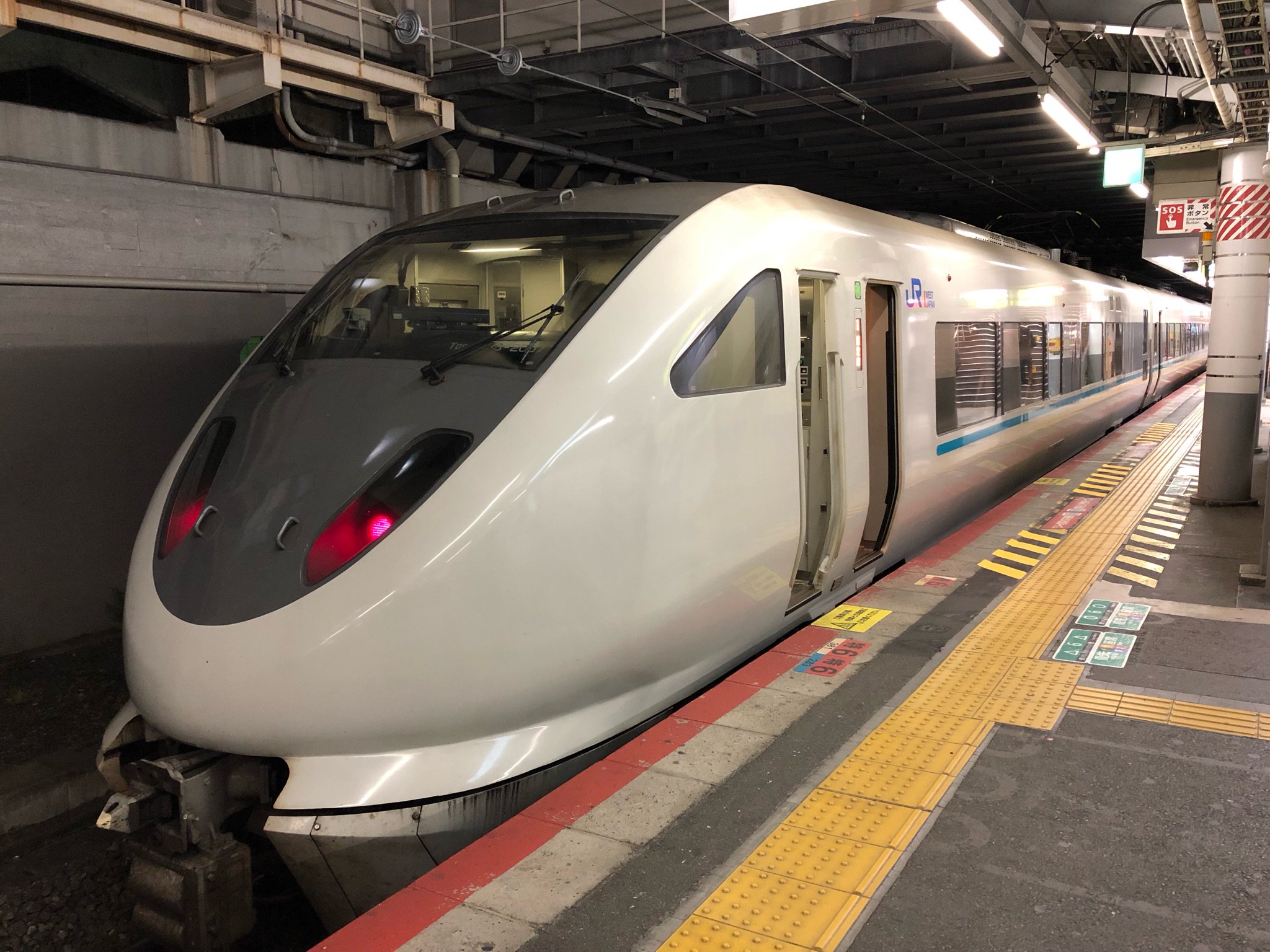 Edyマイラー こと 千頭孝志 人身事故の影響で遅れていたくろしお30号は 47に1時間43分遅れで天王寺に到着しました あと17分遅れていたら特急料金払い戻しになるところでした Jr西日本 阪和線 特急 くろしお T Co Egsu7ssfvw Twitter