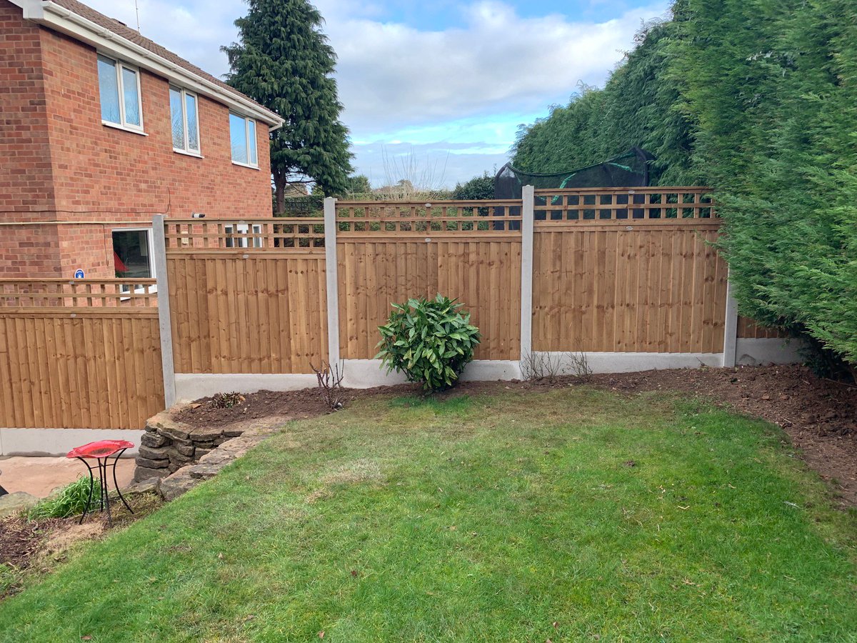 lefencing's tweet photo. A fence we've just fitted in Radcliffe on Trent. #longeatonfencing #radcliffeontrent #qualityfencing #trellis https://t.co/iVG4Xj0ovq