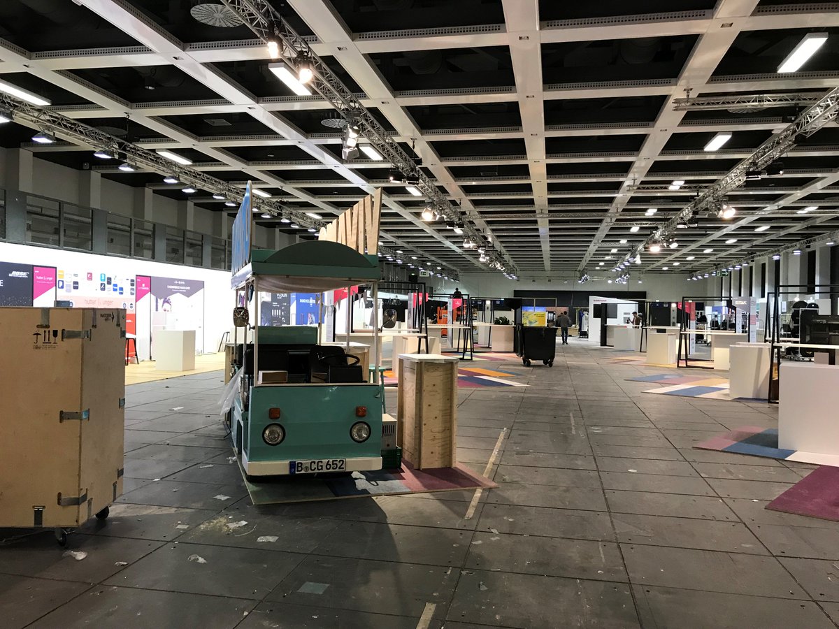 iXtenso's tweet photo. Die letzten Handgriffe für den Aufbau: Die #panoramaberlin startet morgen, am 15.01. und #iXtenso ist dabei.
Neueste #fashion #trends und starke #brands präsentieren sich.
Besuchen Sie uns gerne am #iXtenso Stand 5CF.10 im ExpoCenter City in #Berlin
Wir freuen uns! https://t.co/0xpSiQgGVk