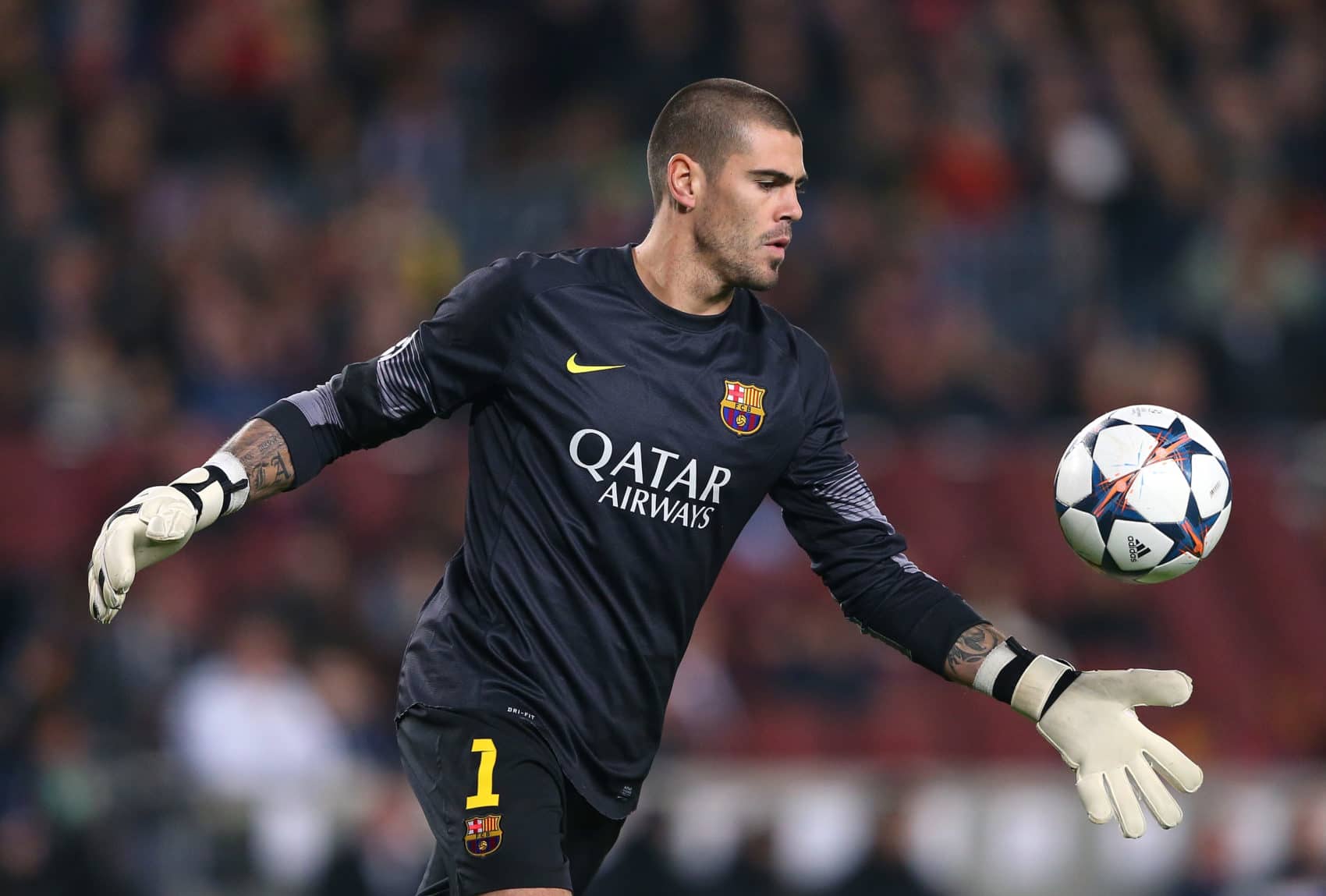 Happy birthday to Barcelona legend Victor Valdes, who turns 37 today! 