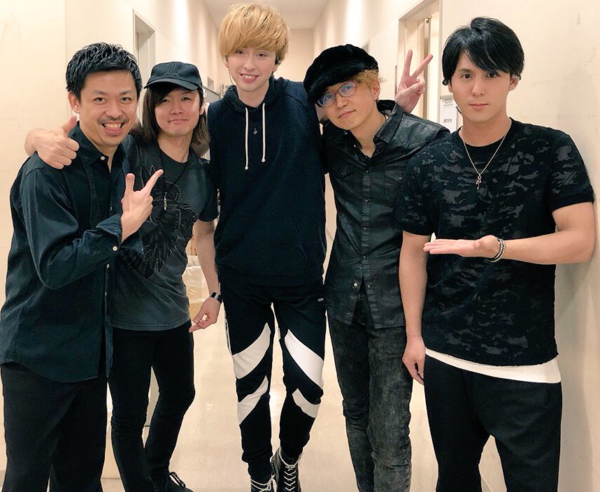 二家本亮介 Ar Twitter ニコラス エドワーズ New Year New Me ツアー大丸心斎橋劇場アゲアゲなセトリで激盛り上がりました٩ W و 千秋楽の品川グランドホールも一緒に盛り歯がりましょう ニコラス エドワーズ 歯 二家本亮介 Ar Twitter ニコラス エドワーズ New Year New Me ツアー大丸心斎橋劇場アゲアゲなセトリで激盛り上がりました٩ W و 千秋楽の品川グランドホールも一緒に盛り歯がりましょう ニコラス エドワーズ 歯
