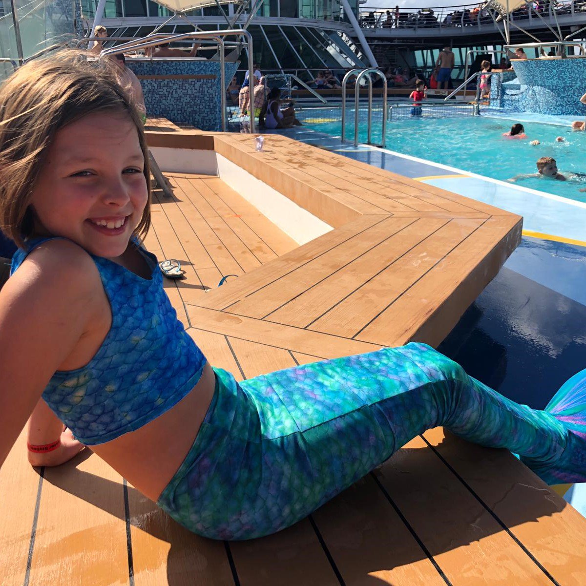 PlanetMermaid's tweet photo. How cute does our little mermaid look in her Sea Star Mermaid tail? We wish we could dive straight in! https://t.co/cllciVti9D #beach #mermaidtail #mermaid #mermaidlife #mermaidhair #mermaids #mermaidsarereal #handmade #mermaidlove #mermaidsoul #swimwear #beachlife #MondayMermaid https://t.co/dklveqXi6Z