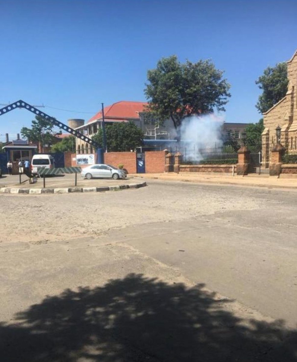 MunyahTaderera's tweet photo. So now the Gov of #Zimbabwe thru its police force has come down to teargasing the #basilica in #Bulawayo, knowing fully well that there are vulnerable children at the #dominicanconvent school right next door! 😡 Yaz liyanyanyisa!
@Pontifex @VaticanNews @citezw @edmnangagwa https://t.co/NsfnmLEN17