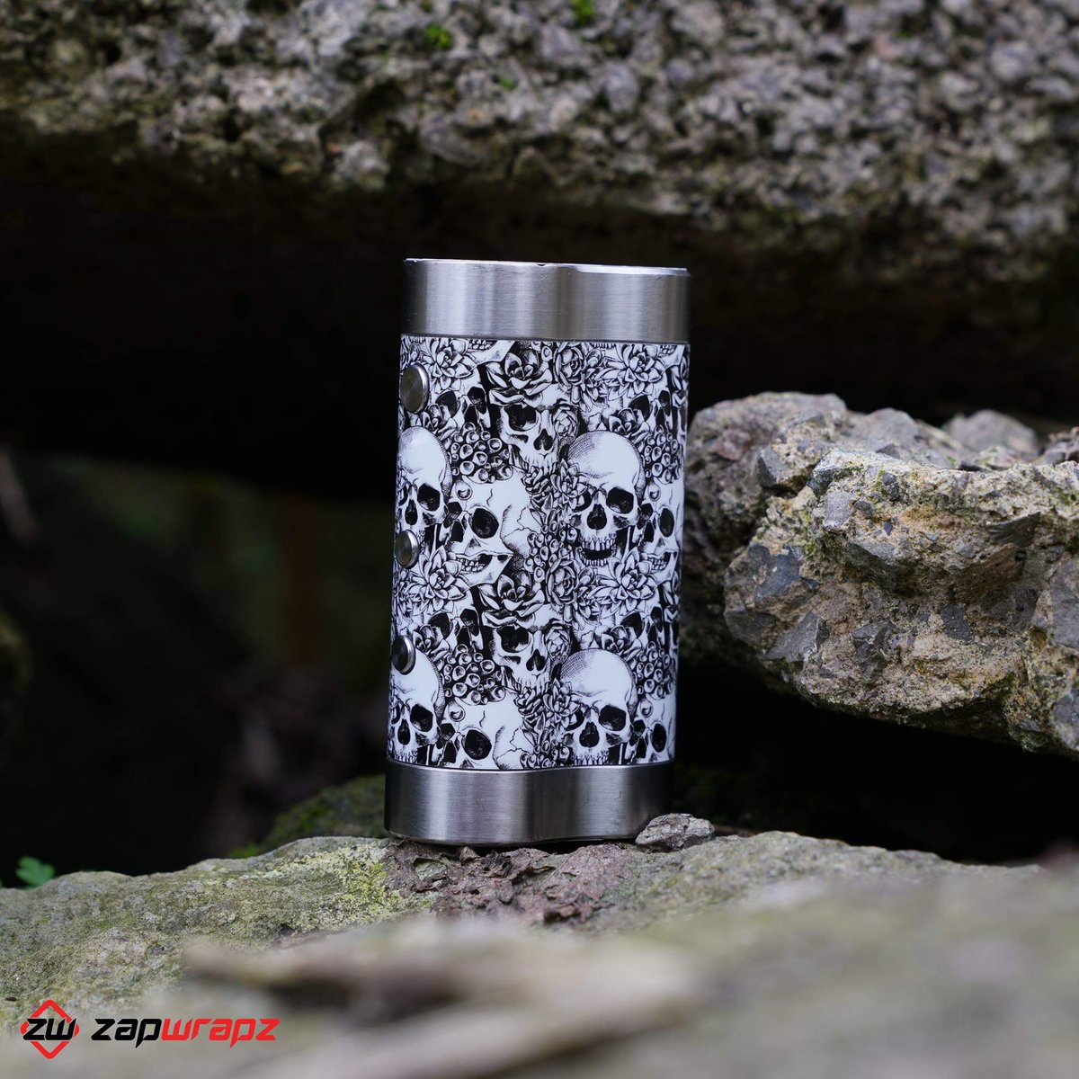 Stunning details on our Black n' white skulls design.
See how it looks on your device at zapwrapz.com

#vape #vapepics #vapefam #vapelife #skulls #blacknwhite #discodes #dicodesdanimini #zapwrapz