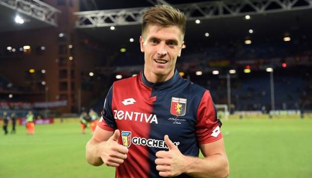 🚨 El @GenoaCFC está en Murcia para jugar un amistoso y el @realmadrid ha aprovechado para mandar emisarios y negociar la llegada de #Piatek al conjunto blanco. El jugador ha comunicado a la directiva que quiere irse al Real Madrid. 🚨
