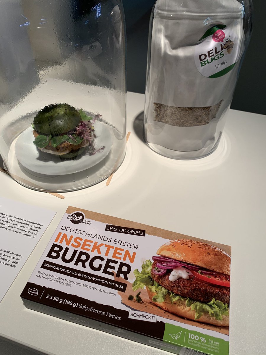 seb_griesbach's tweet photo. Lecker! Insekten-Burger aus Buffallowürmern #yummy #livingkitchen @eKitchenDE https://t.co/TqWLvlUTf6