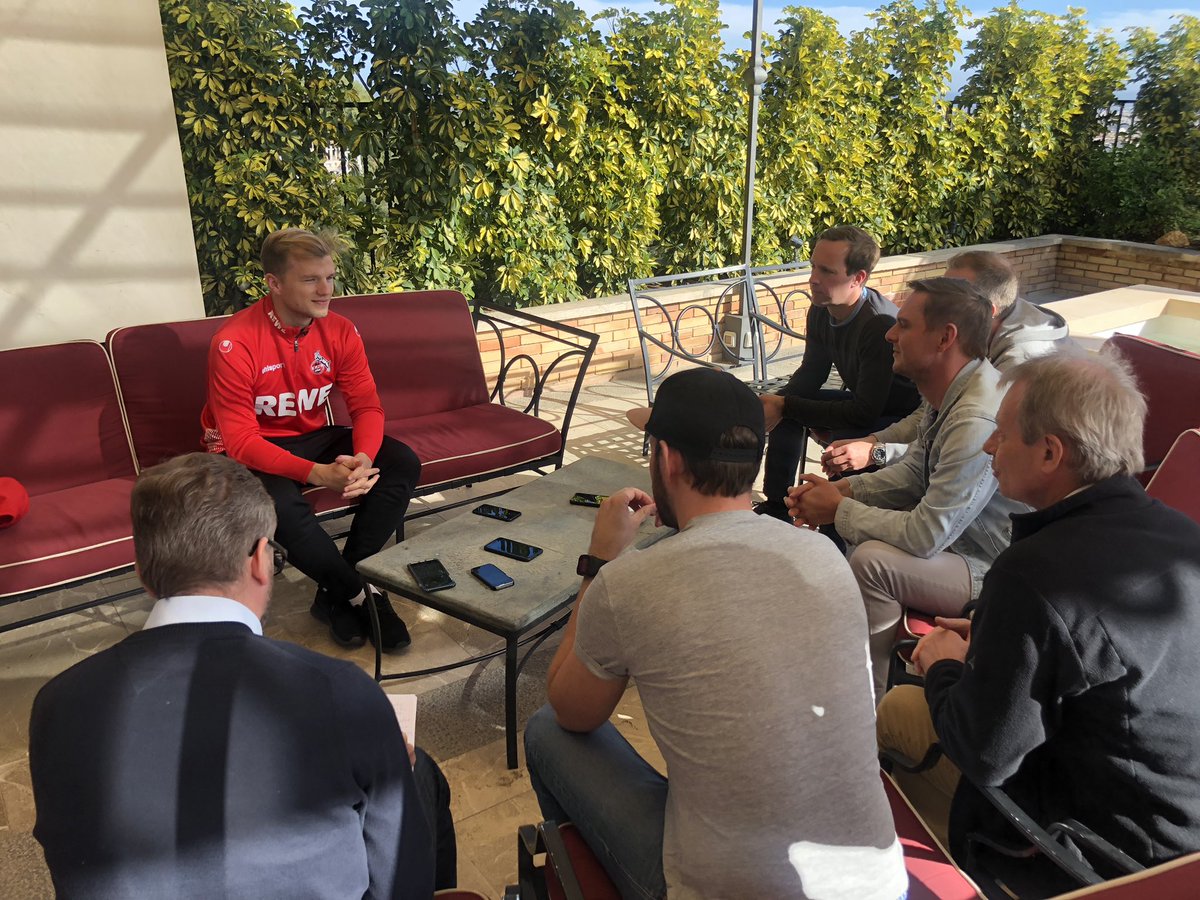 Medienrunde mit #effzeh-Neuzugang Johannes #Geis: „Mir war es wichtig, dass ich noch ins Trainingslager komme, um direkt mit der Mannschaft zu trainieren. Ich fühle mich schon jetzt wohl.“