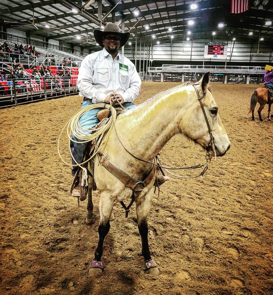 SamBoDee3's tweet image. I accidentally had to put this horse on the spot as a pick up horse this weekend for the first time .... Needless to say he didn’t mind pulling on those bulls head but was a Lil slow to get out the way ...we got the job done and I think he like it .....
@PearRodeo #rodeo#bullman