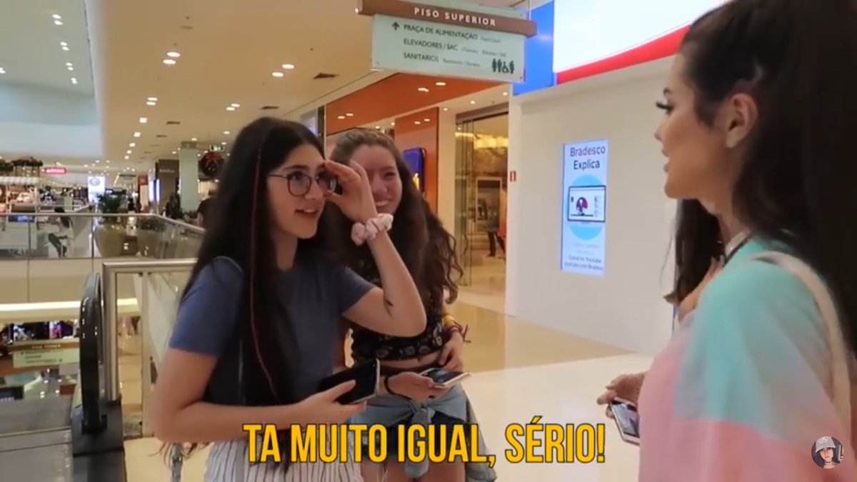 stranwberryes's tweet photo. eu tô rindo muito que pegaram a menina que fingiu ser a ariana grande no pulo https://t.co/YnAY835hlm