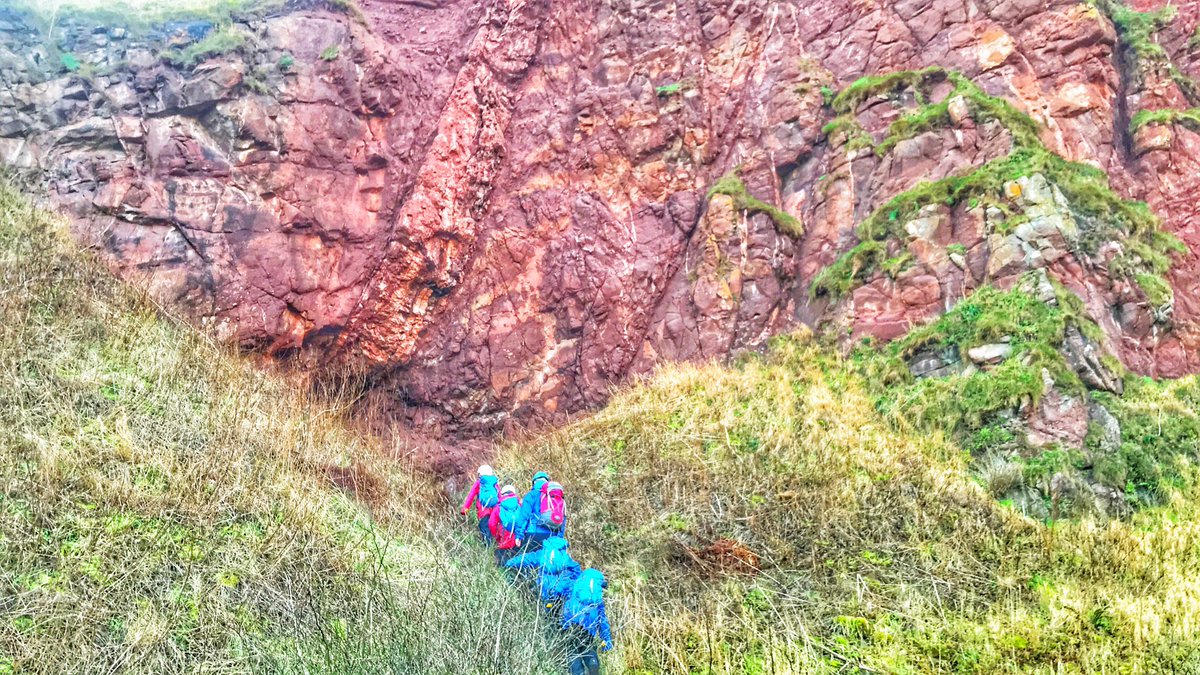 SPCS2016's tweet photo. S1 Outdoor Ed today caving down at Auchmithie Cliffs where we found loads crabs, shrimp and other sea life in the rock pools 💪🏼 https://t.co/z0zMvbviZx