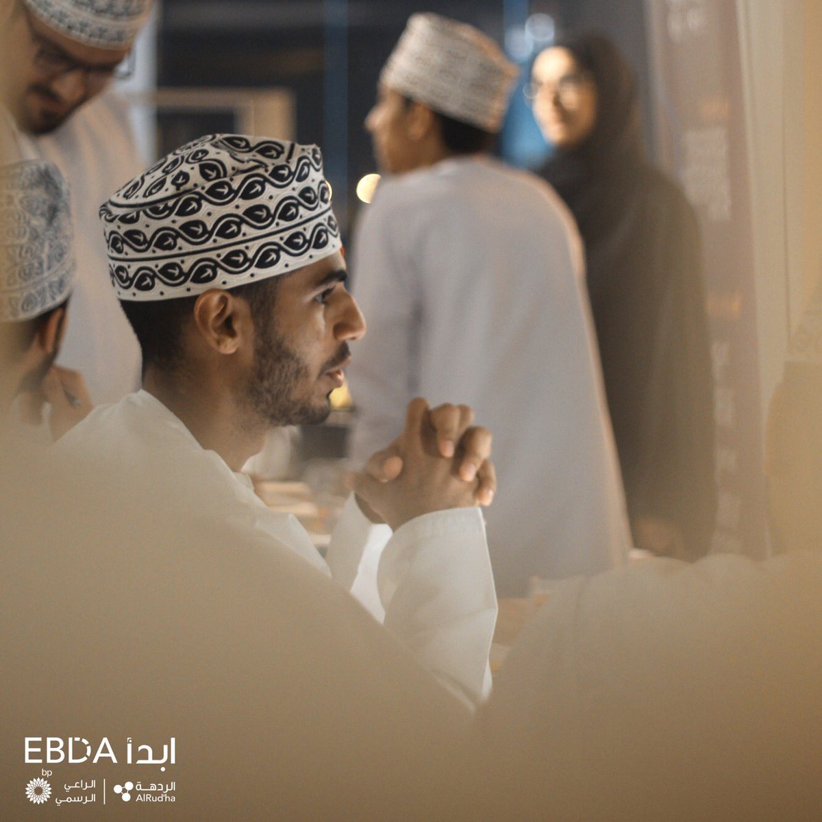 LuxuryXrAxa's tweet photo. "نموذج العمل التجاري، هو اللوحة إللي تشرح مشروعك." 📑

ورشة مثرية وممتعة برفقة الـ٢٠ فريق مشارك في #برنامج_ابدأ بتقديم @GhassanFE الرئيس التنفيذي لـ @biznasme

و #يلا_نبدأ 😍👏🏼 https://t.co/0L7XCxSH2U