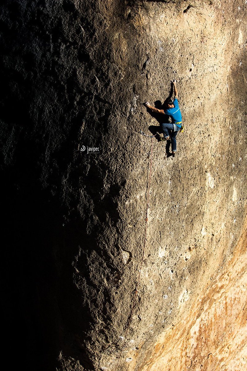 #climbing #outdoors in #Cuenca. #Sunny #sundays <a href="/climbskin/">Climbskin®</a>  <a href="/LaSportivaSpain/">LaSportivaSpain</a> #patxitraining