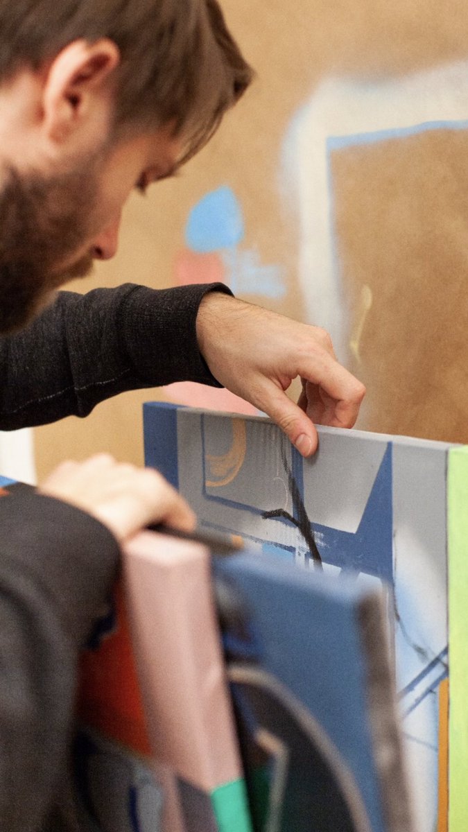 Pavel Rtue working at his studio.
#TriumphArtists