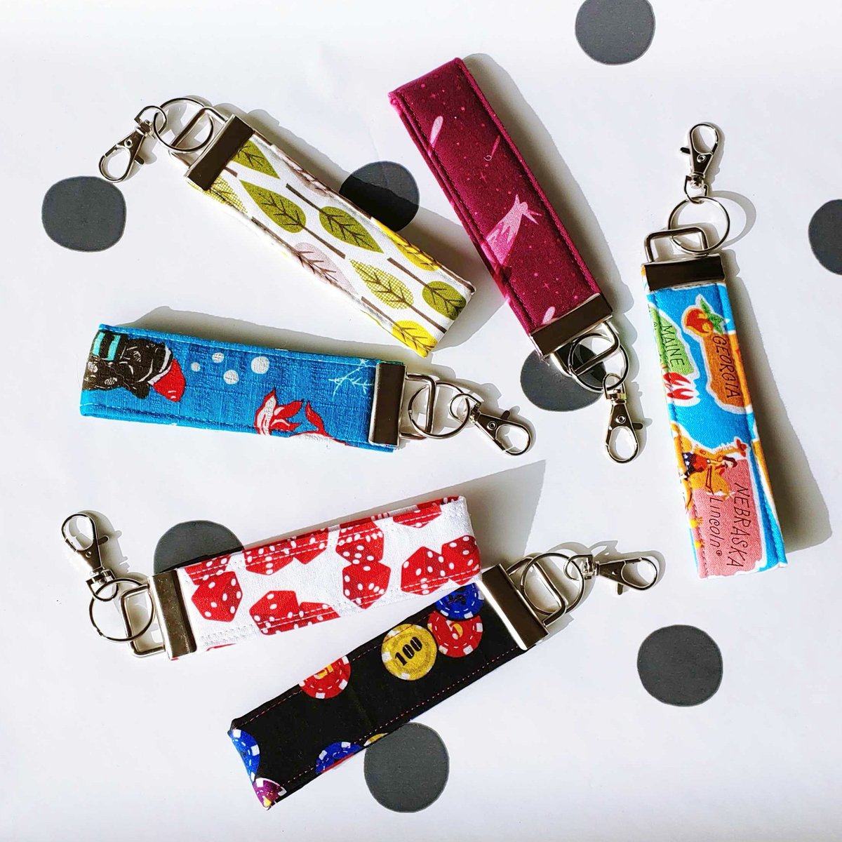 palomaNporkchop's tweet photo. These key fobs came out pretty cute, right? I also think these would make lovely thank you gifts for teachers at the end of the school year... Will post to etsy soon! #handmade #keyfobs #teachergift #madeinlongbeach #longbeachteachers #lbusd #longbeachparents #longbeachkids https://t.co/tn1DYfNkbj