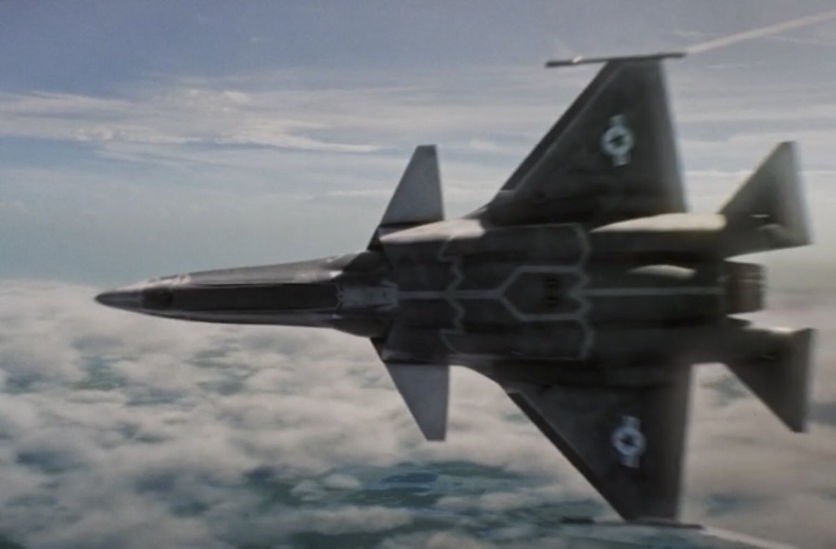 Thom Patterson Twitterren Got A Kick Out Of This Week S Episode Of Cbs Madamsecretary Focusing On A Fictitious New Single Engine Us Joint Strike Fighter Jet With Canards They Called It The F 40 Avgeek