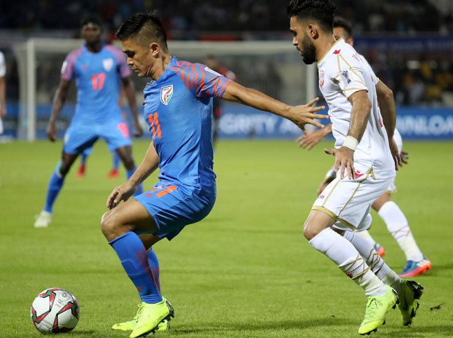 NBT_Sports's tweet photo. #AsianCup2019 #INDBAH #INDvsBAH 
⚽️ ग्रुप A: @IndianFootball vs बहरीन 
भारत को बहरीन ने हराया

स्कोर:- भारत 0⃣-1⃣ बहरीन https://t.co/cOtsSXVqV8