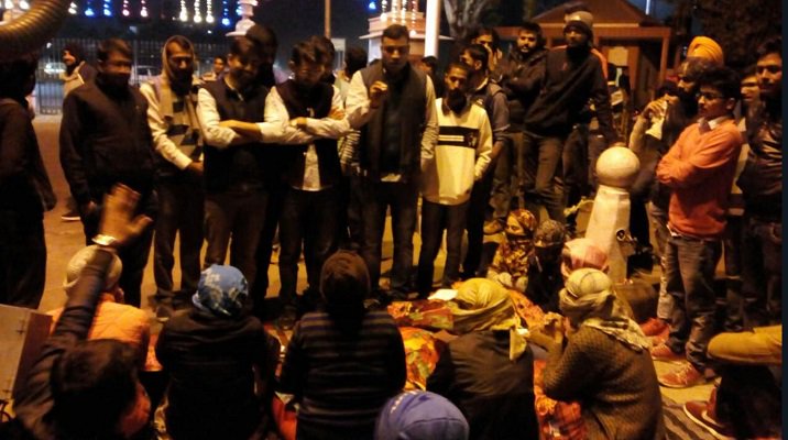 zeerajasthan_'s tweet image. #जयपुर-#RAS मुख्य परीक्षा की तिथि आगे बढ़ाने की मांग का मामला
 
#राजस्थान यूनिवर्सिटी में 1 सप्ताह से चल रहा है अभ्यर्थियों का धरना,
धरने में बैठे दो अभ्यर्थियों की बिगड़ी तबीयत 
एंबुलेंस से दोनों अभ्यर्थियों को अस्पताल में कराया भर्ती
@jaipur_police @RajGovOfficial @RajCMO