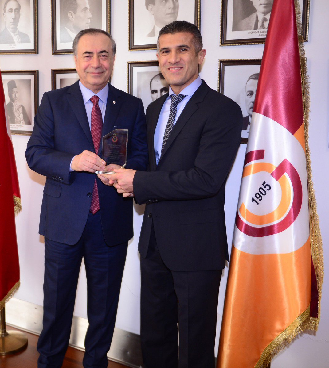 Yönetimimizden judo şubemize plaket
galatasaray.org/haber/amator-s…
