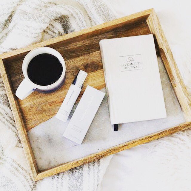 BCavanaugh's tweet image. Radiant Defense Perfecting Liquid, in six sheer, buildable tints. Totally winter worthy. 

#glownation #glowguard #rodanandfieldsradiantdefense #rfskin