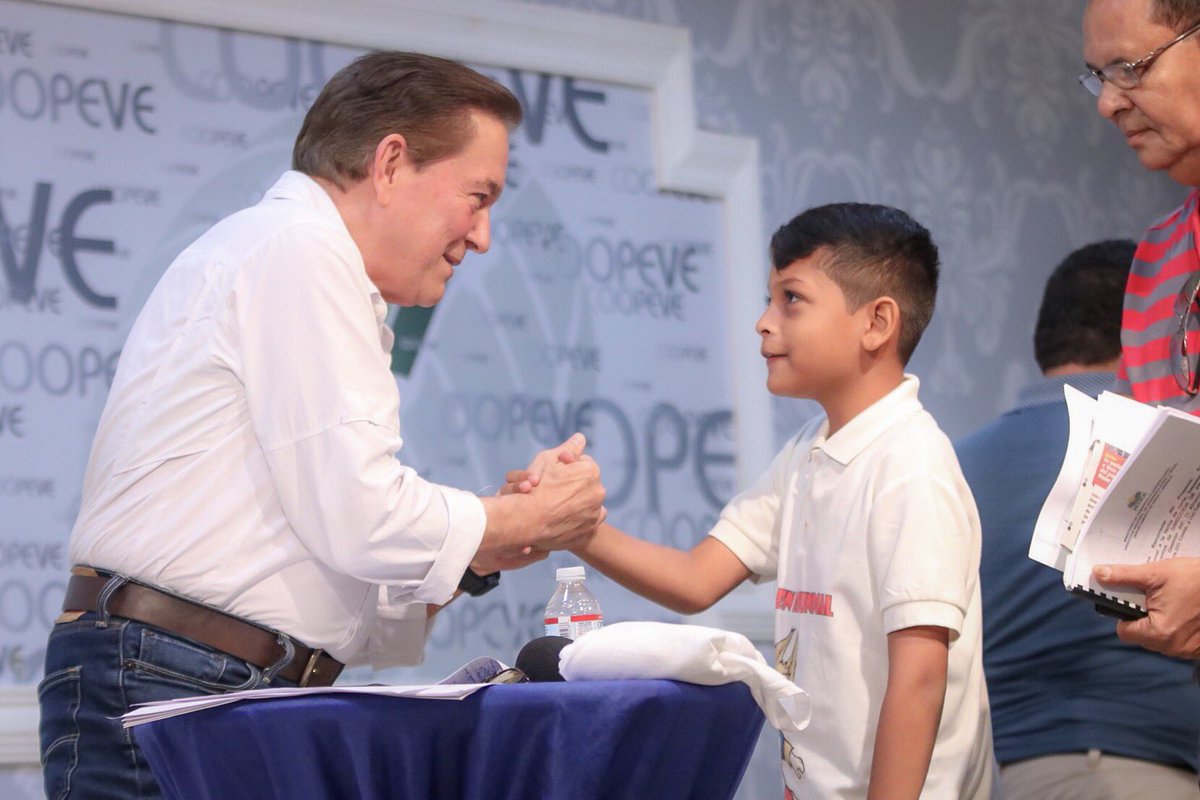 También hablamos de mejorar y ampliar el programa de comedores escolares en las escuelas públicas, lo que garantizará una nutrición adecuada a niños y jóvenes con alimentos nacionales.