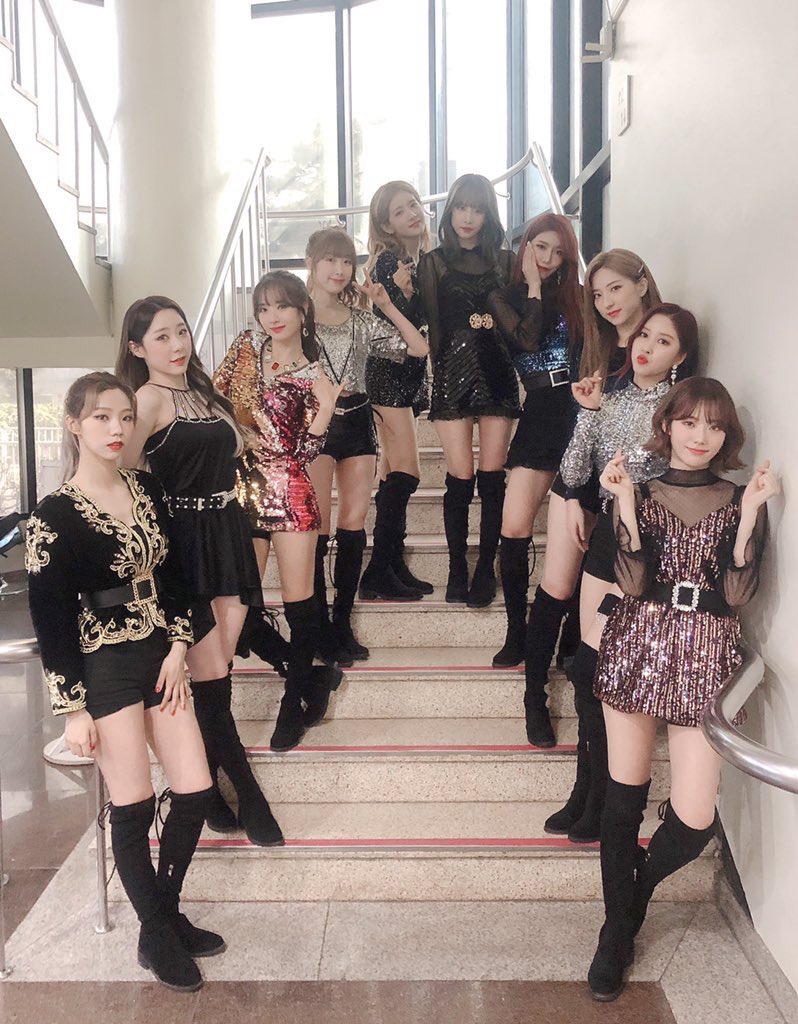 blingstar225's tweet photo. [#WJSN] La La Love 1st week outfits 

190110 m countdown 💙🖤
190111 music bank ✨

#wjsnoutfits #오늘의우주복 #우주소녀 https://t.co/6yq8oR4jqm