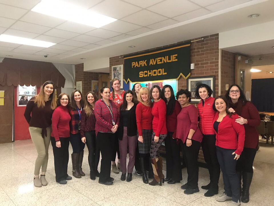 Jenn on Twitter "Park Ave School teachers in Westbury, NY stand in solidarity w/ UTLAnow