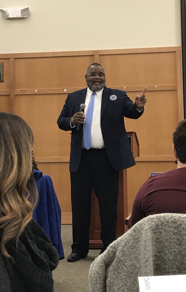 LinnehanReads's tweet photo. Starting the morning with an inspiring introduction to the work by @DrLRepollet. Excited for this opportunity, @NewJerseyDOE! #weknowourwhy @HTWPSchoolsNJ https://t.co/NxbdjNqLhL