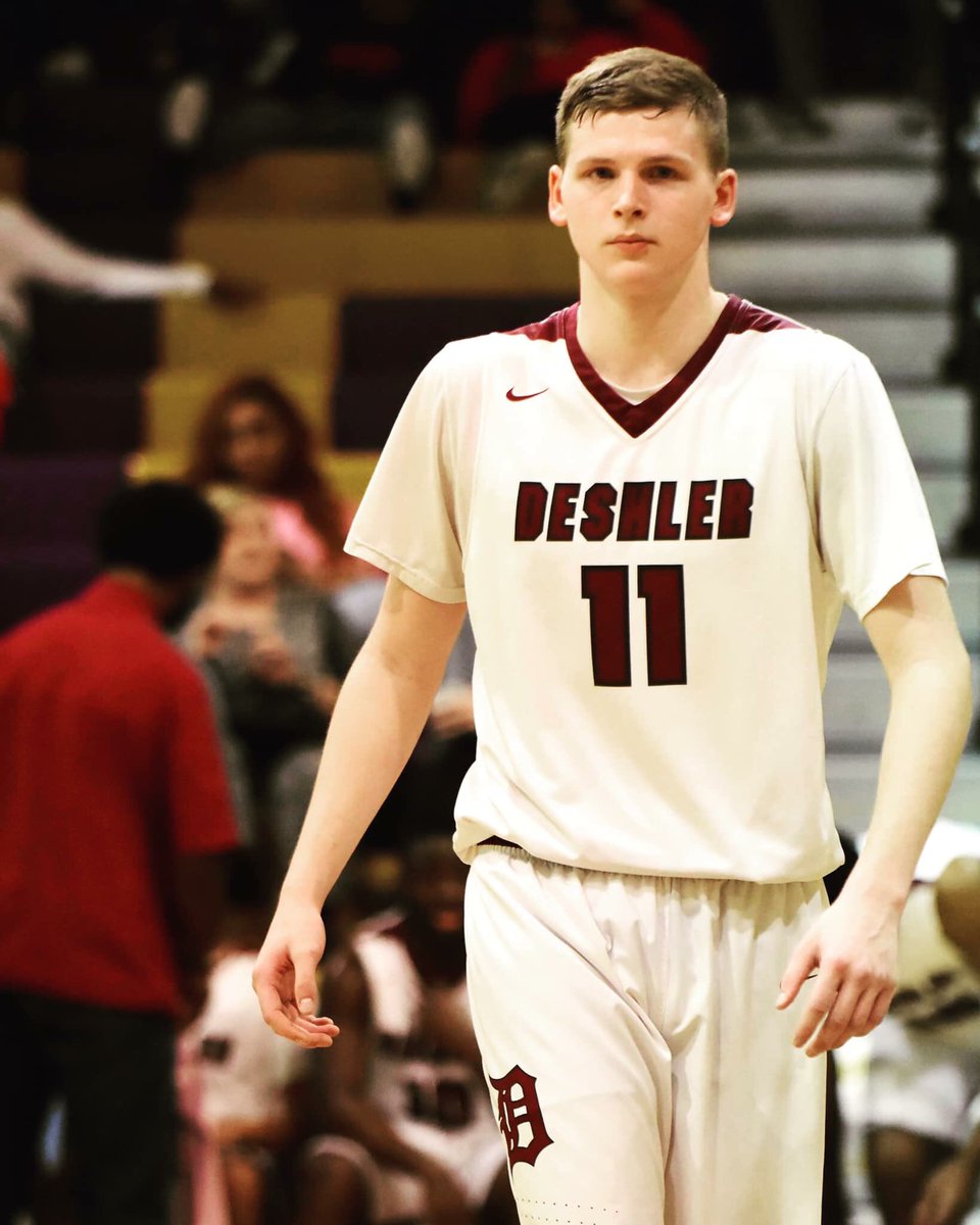 ProOneSelect's tweet photo. Stepping into the new week like...
2020 @HoopsDeshler @SawyerW_11
#RespectTheBigMan #ProOne2020 #P1 https://t.co/031uVsHUpo
