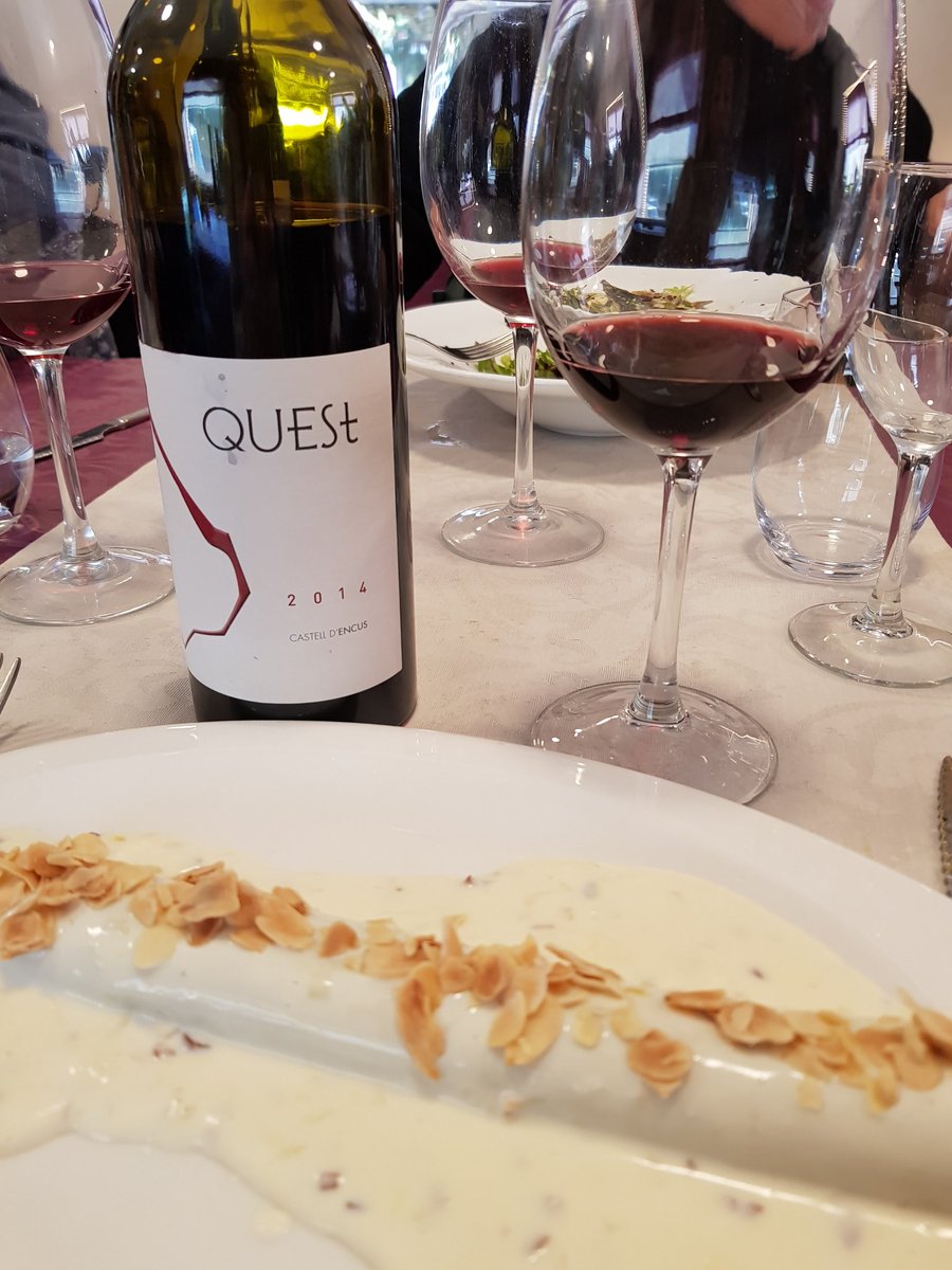 AtgPallars's tweet photo. Dinar km0 pallarés a @LoBuenosAires quan maridem bons productes,bons vins amb la bona feina i la passió dels millors professionals no hi ha qui ens pari! https://t.co/b43CvQ4YJg