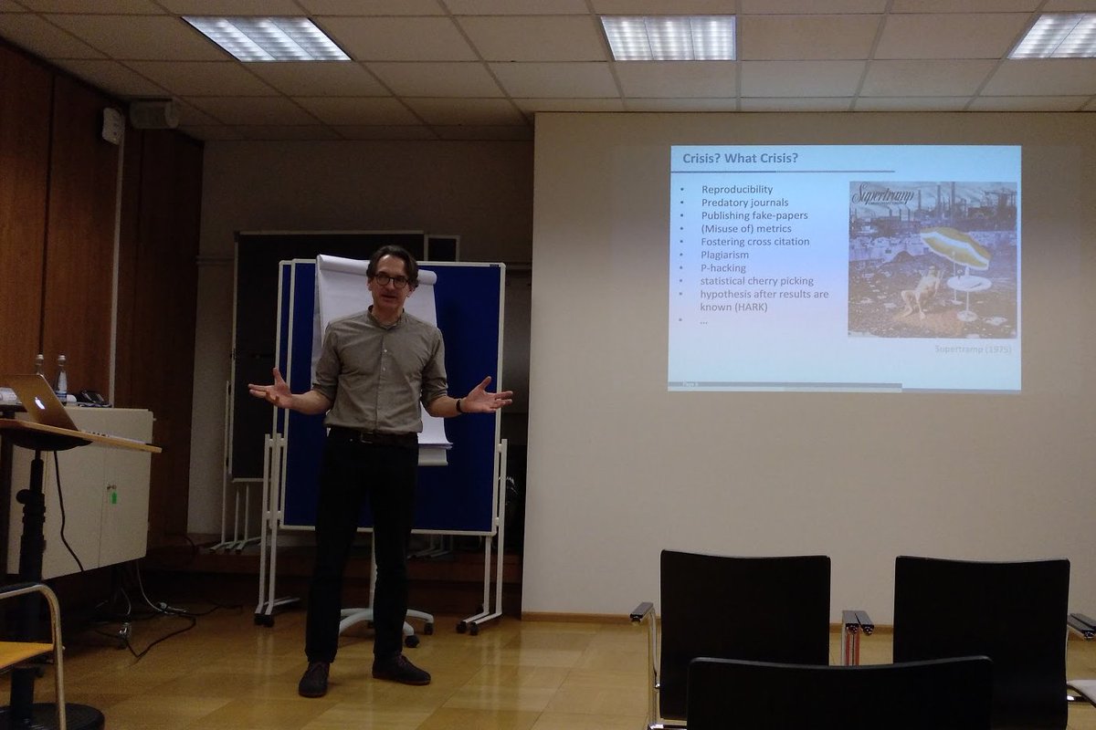 ITAS_KIT's tweet photo. Die Wissenschaft und ihre Akteure leiden unter der Dominanz quantitativer Kennzahlen und einem simplen Wachstumsparadigma. Wie gut, dass uns @RSeppelt vom @UFZ_de heute nicht nur die Diagnose, sondern auch einige Gegenmittel mitgebracht hat. Danke für den Besuch! #improvescience https://t.co/gxoPYajQr0